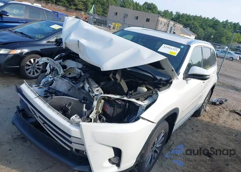 2018 Toyota Highlander Xle z USA, uszkodzony, nr VIN 5TDJZRFH5JS554046